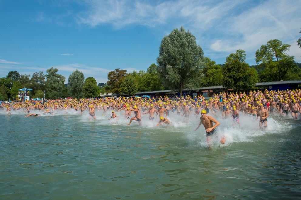 Foto Seeberquerung Luzern Start Schwimmer